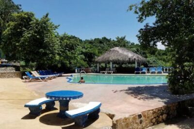 Blue Hole Mineral Spring and Ricks Cafe Private Tour - The Montego Bay to Negril Route (and Why Timing Matters)