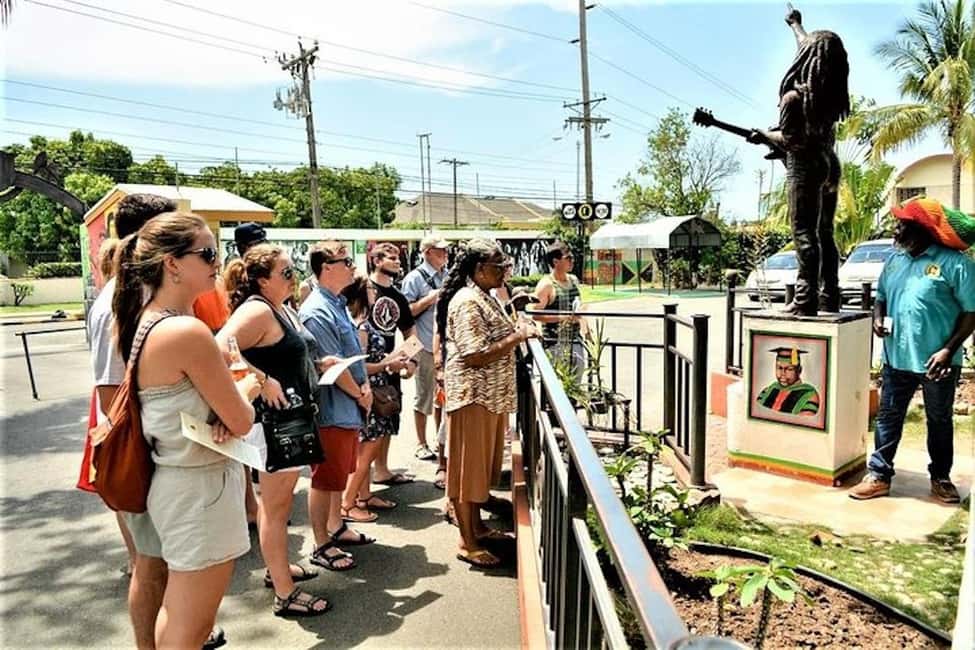 Montego Bay: Bob Marley's Nine Mile Admission & Guided Tour - Why Nine Mile feels like more than a stop on a route