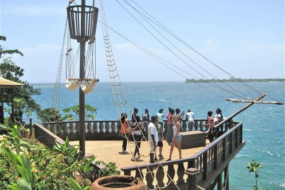 Montego Bay: Bob Marley's Nine Mile Admission & Guided Tour - Entering Nine Mile: walking the sites in a real village setting