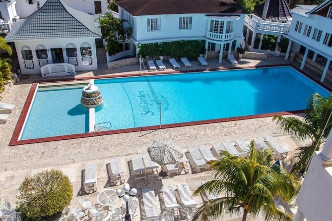SeaGarden Beach Resort Private Airport Transfer - Vehicle comfort: roomy rides and luggage space actually matter