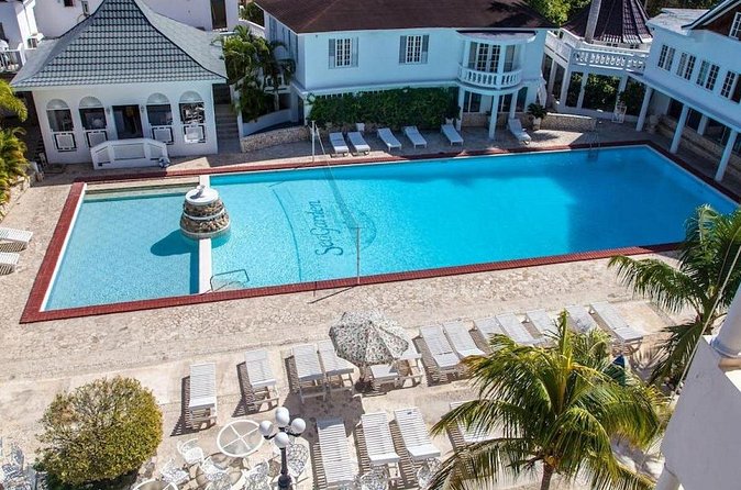 SeaGarden Beach Resort Private Airport Transfer - Private group ride: what you gain versus shared transport